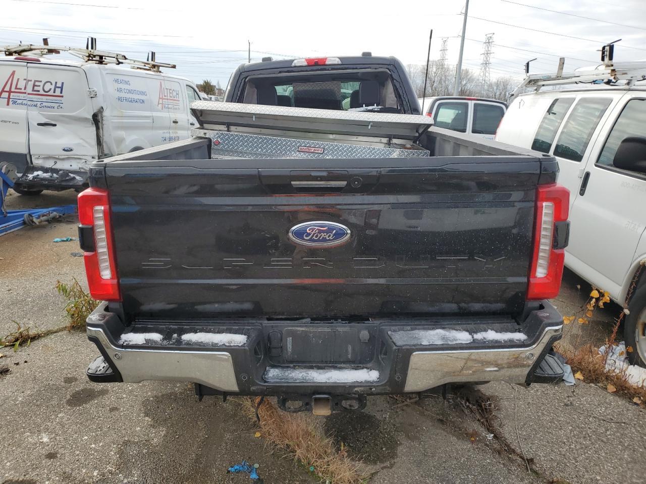 2024 Ford F250 Super Duty - Фото 6