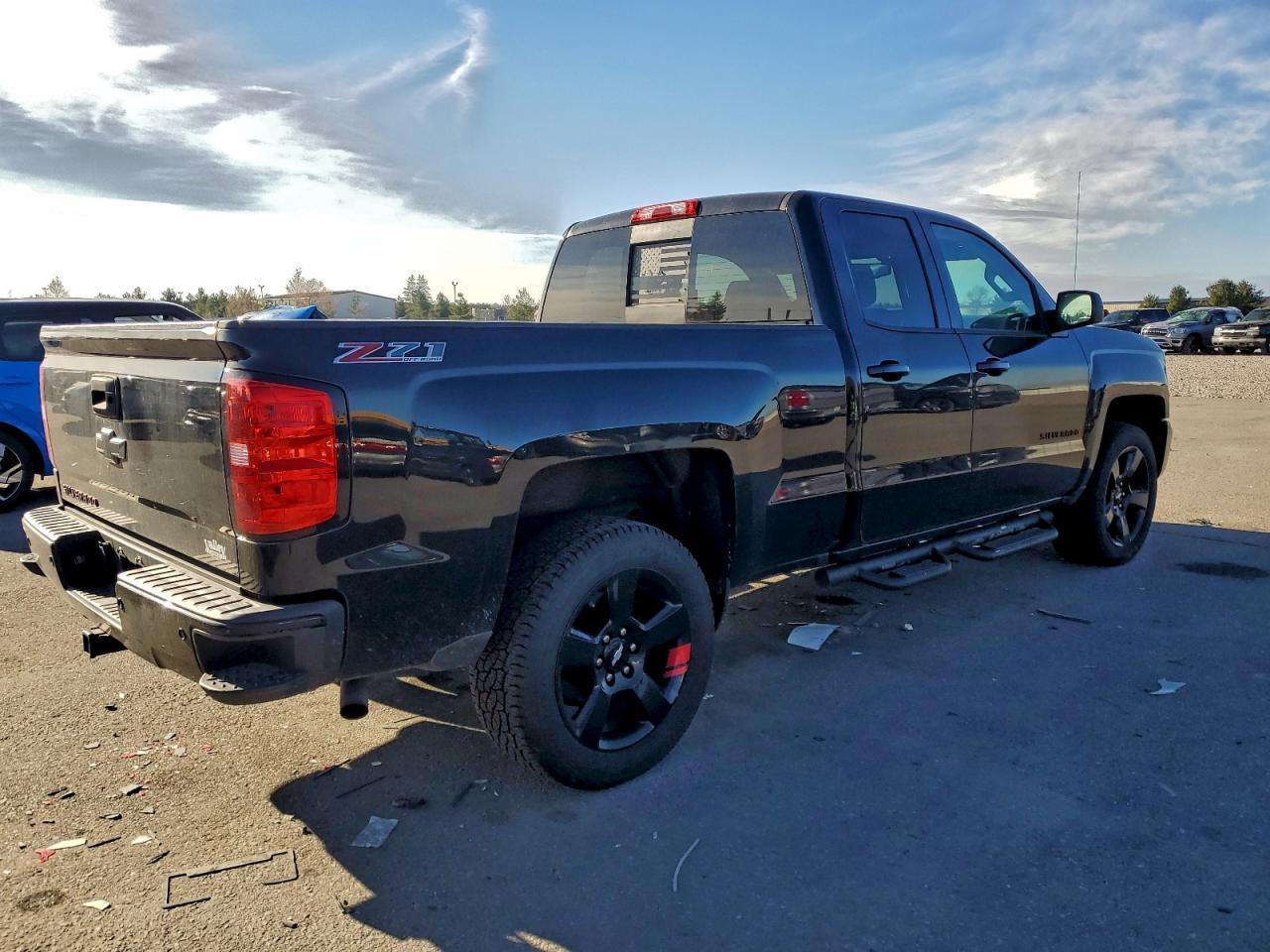 2017 Chevrolet Silverado K1500 Lt - Image 3
