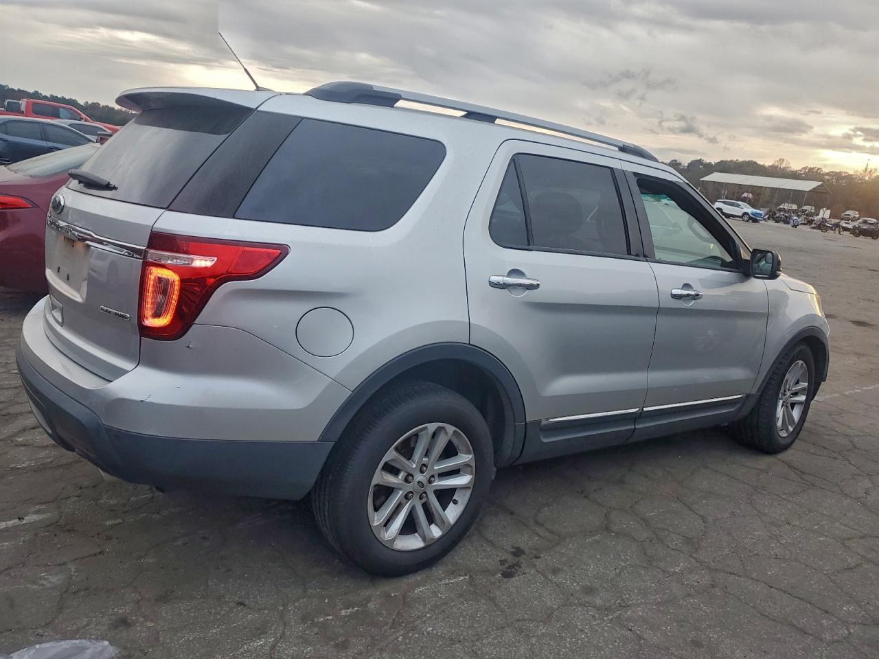 2015 Ford Explorer Xlt - Фото 3