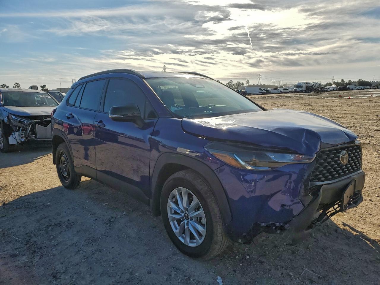 2025 Toyota Corolla Cross Le - Фото 4