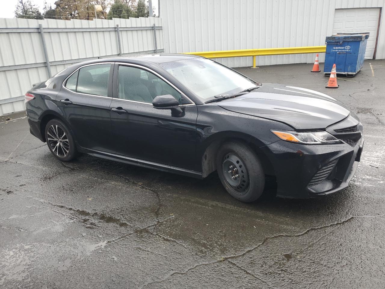 2020 Toyota Camry Se - Фото 4