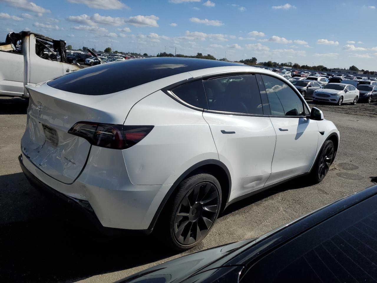 2023 Tesla Model Y - Image 3