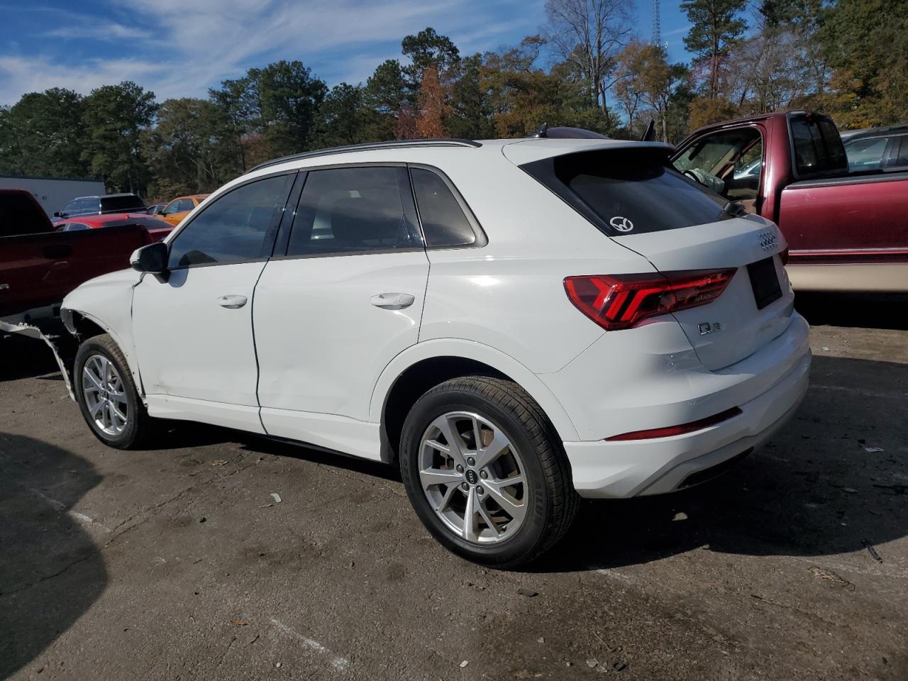 2022 Audi Q3 Komfort 45 - Image 2