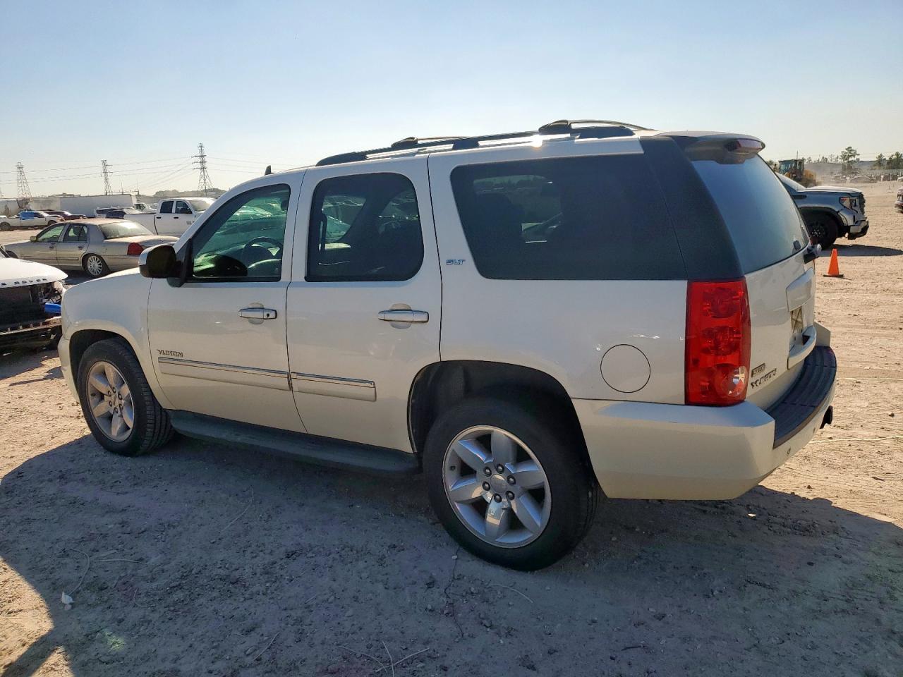 2011 GMC Yukon Slt - Фото 2