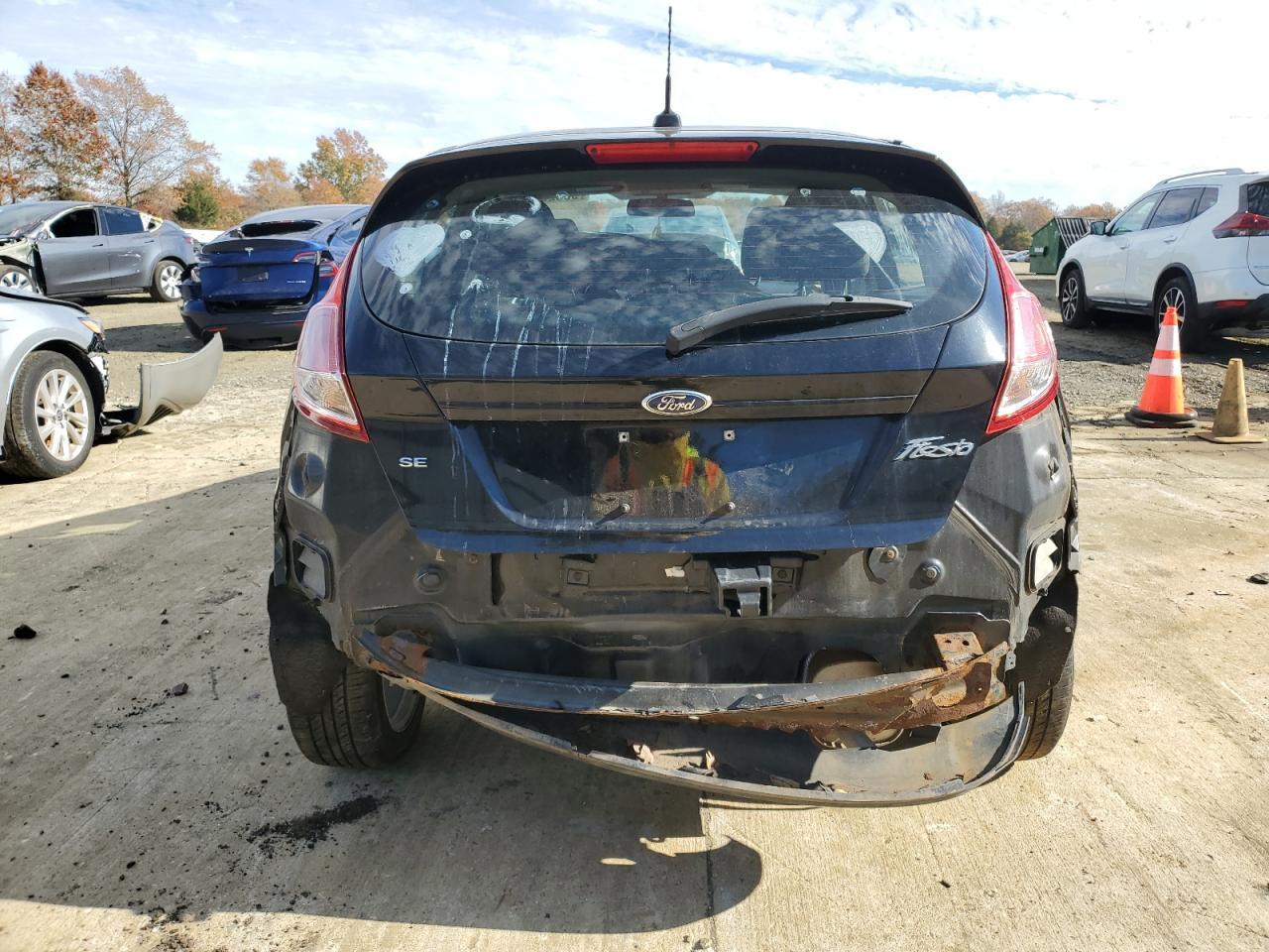 2016 Ford Fiesta Se - Фото 6