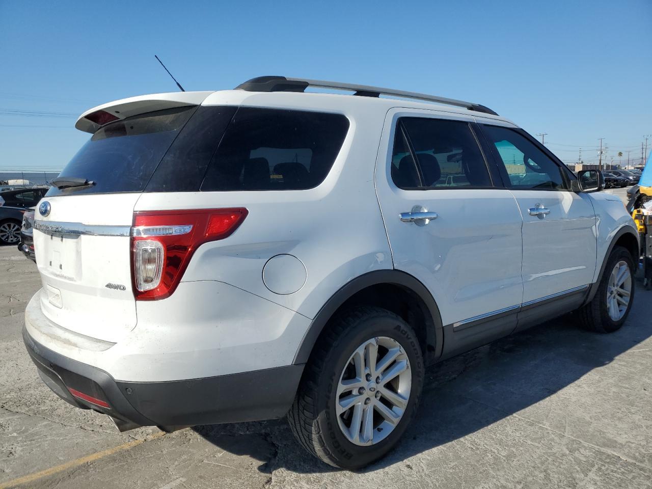 2015 Ford Explorer Xlt - Фото 3