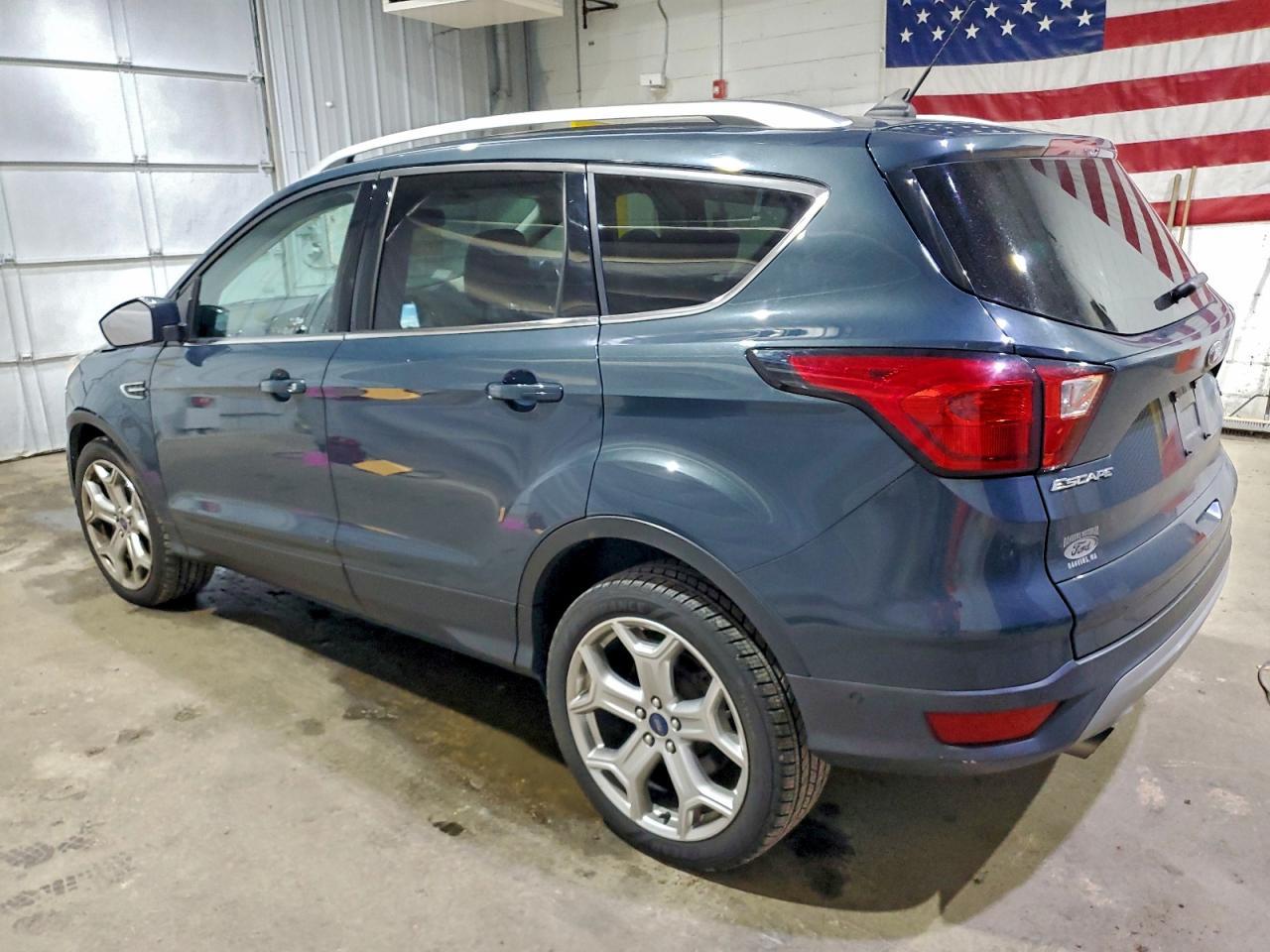 2019 Ford Escape Titanium - Фото 2