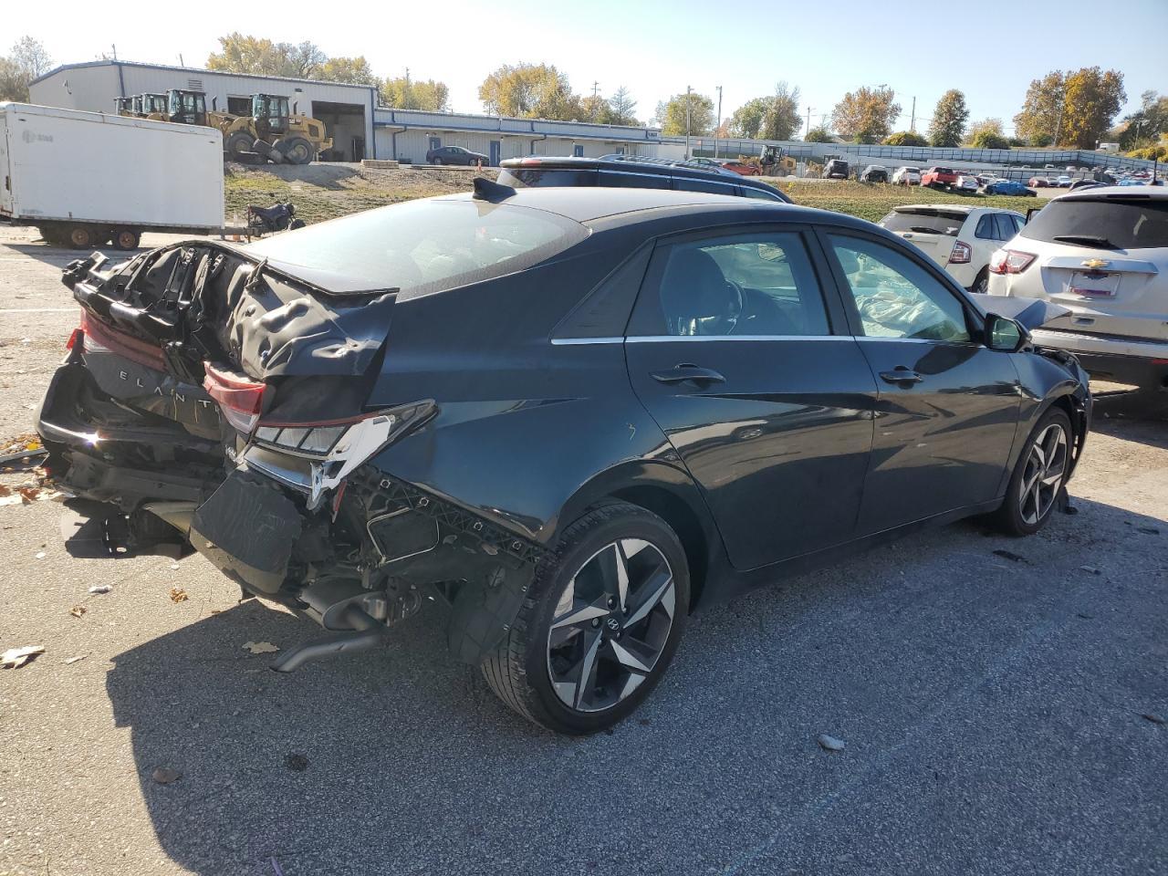 2023 Hyundai Elantra Limited - Фото 3
