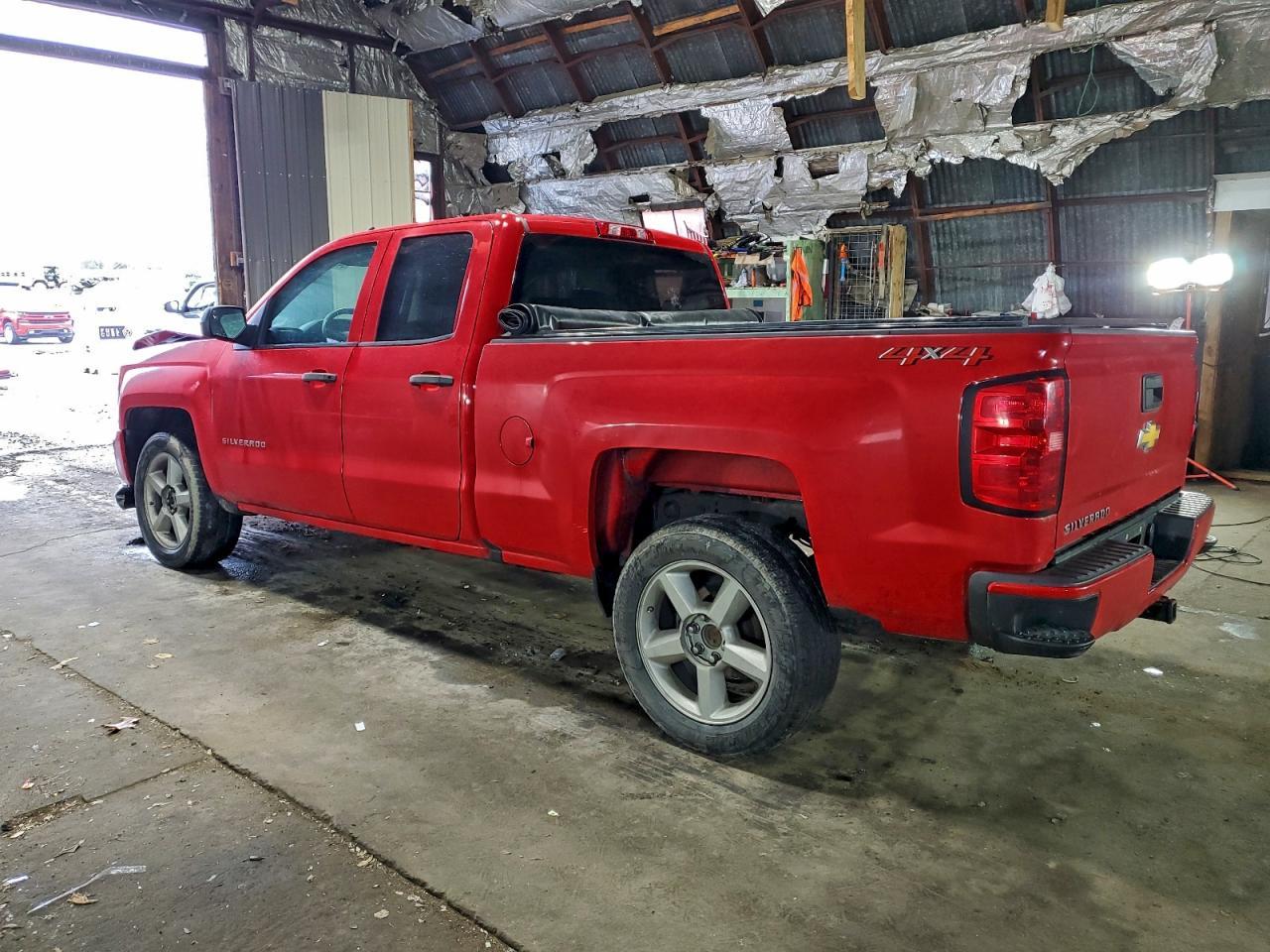2018 Chevrolet Silverado K1500 Custom - Фото 2
