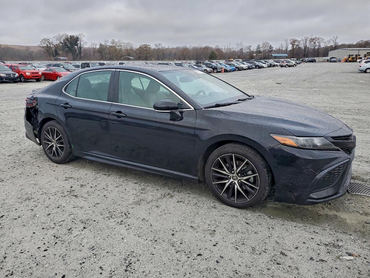 2022 Toyota Camry Se - Image 4