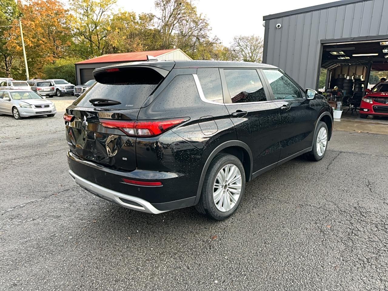 2023 Mitsubishi Outlander Se - Фото 4