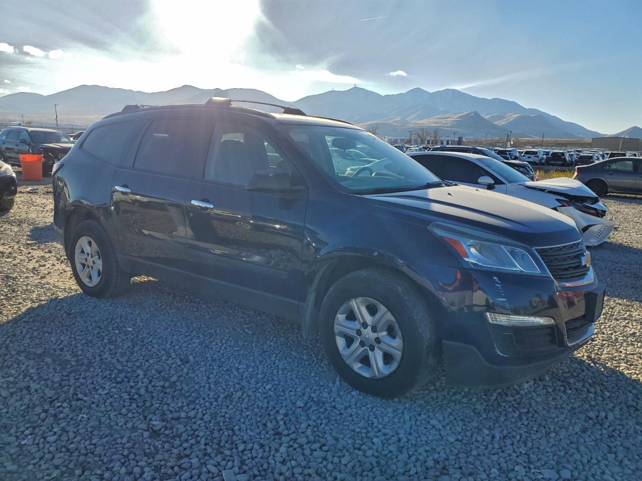 2016 Chevrolet Traverse Ls - Image 4