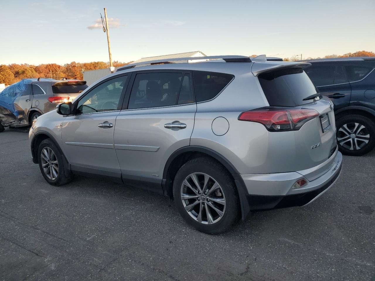 2016 Toyota Rav4 Hv Limited - Фото 2