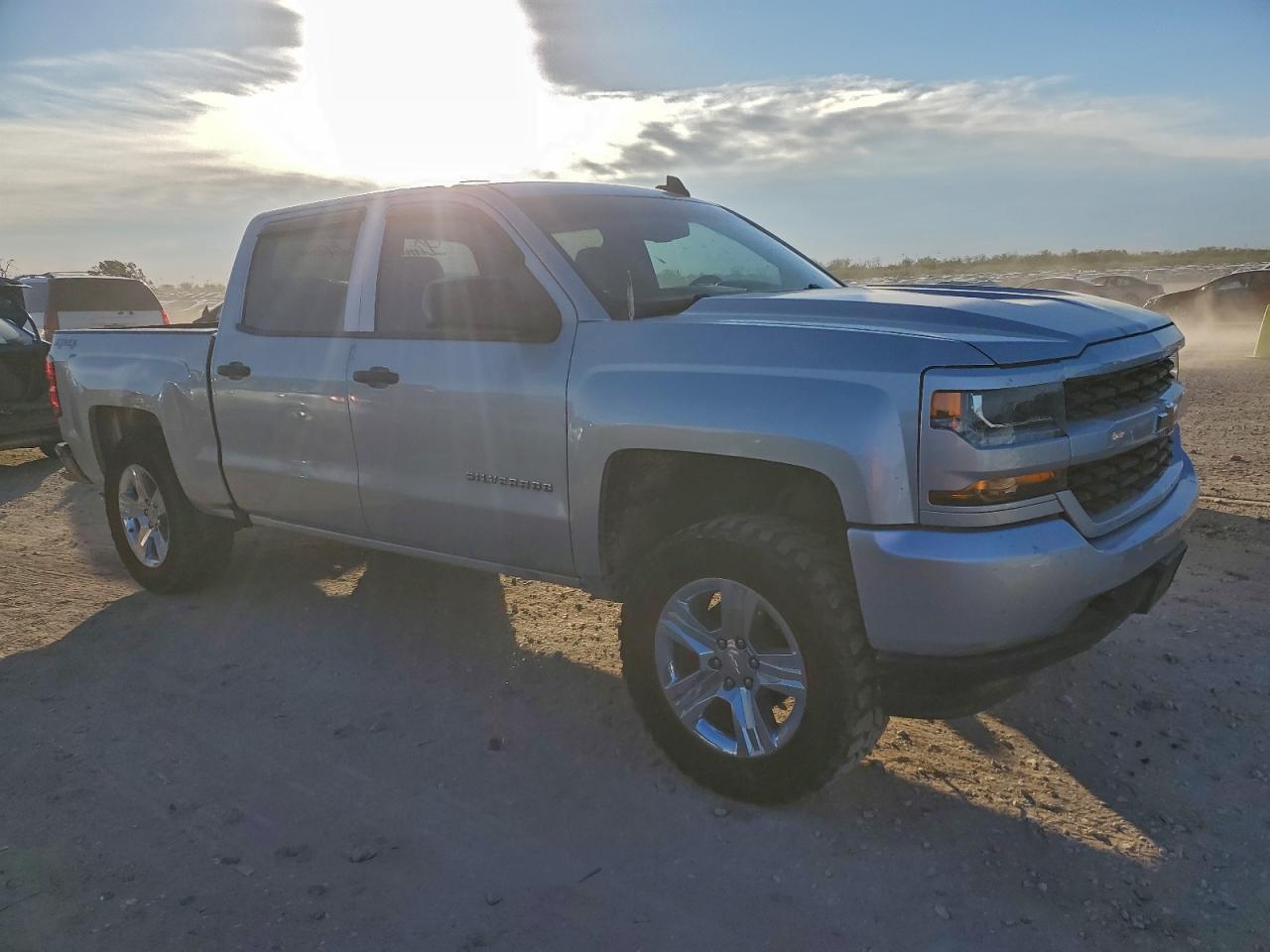 2018 Chevrolet Silverado K1500 Custom - Фото 4