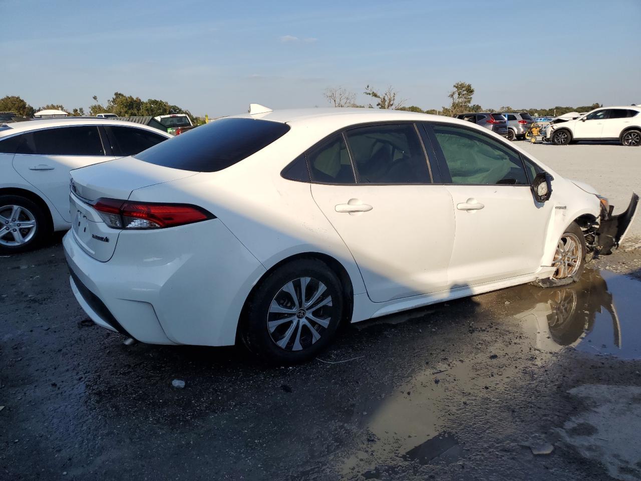 2020 Toyota Corolla Le - Image 3