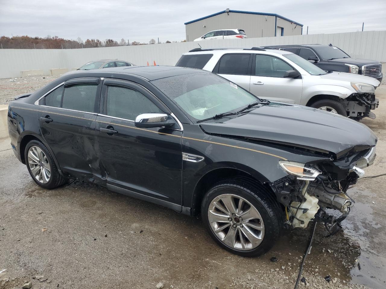 2010 Ford Taurus Limited - Image 4