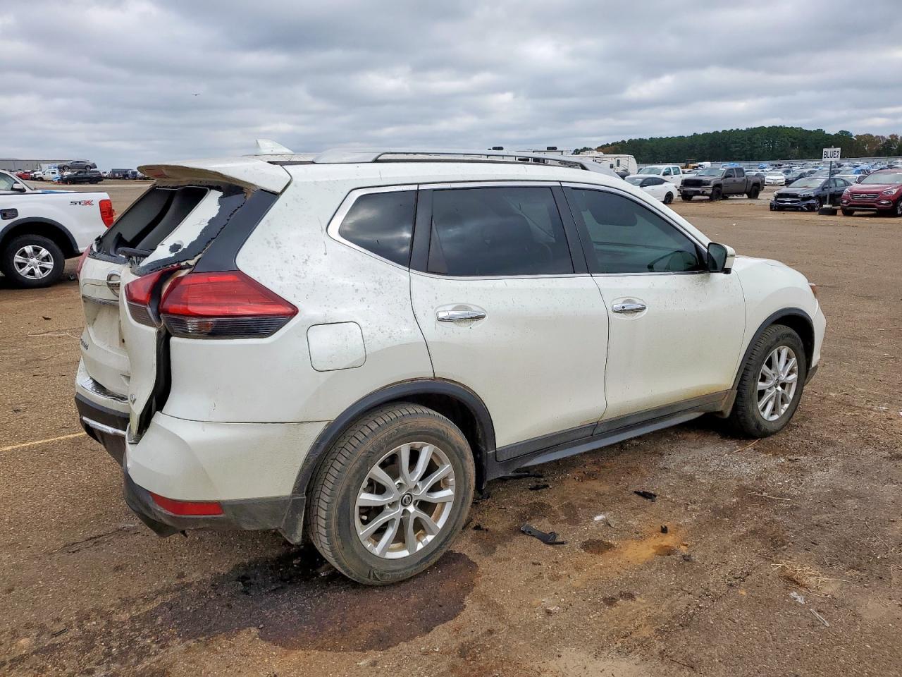 2017 Nissan Rogue S - Image 3