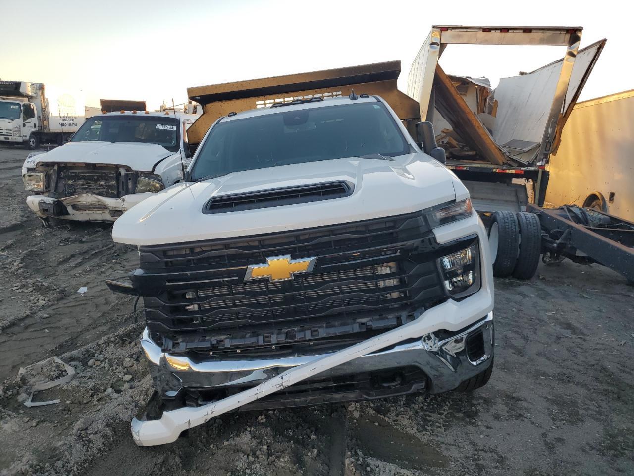 2024 Chevrolet Silverado Dump Truck - Image 5