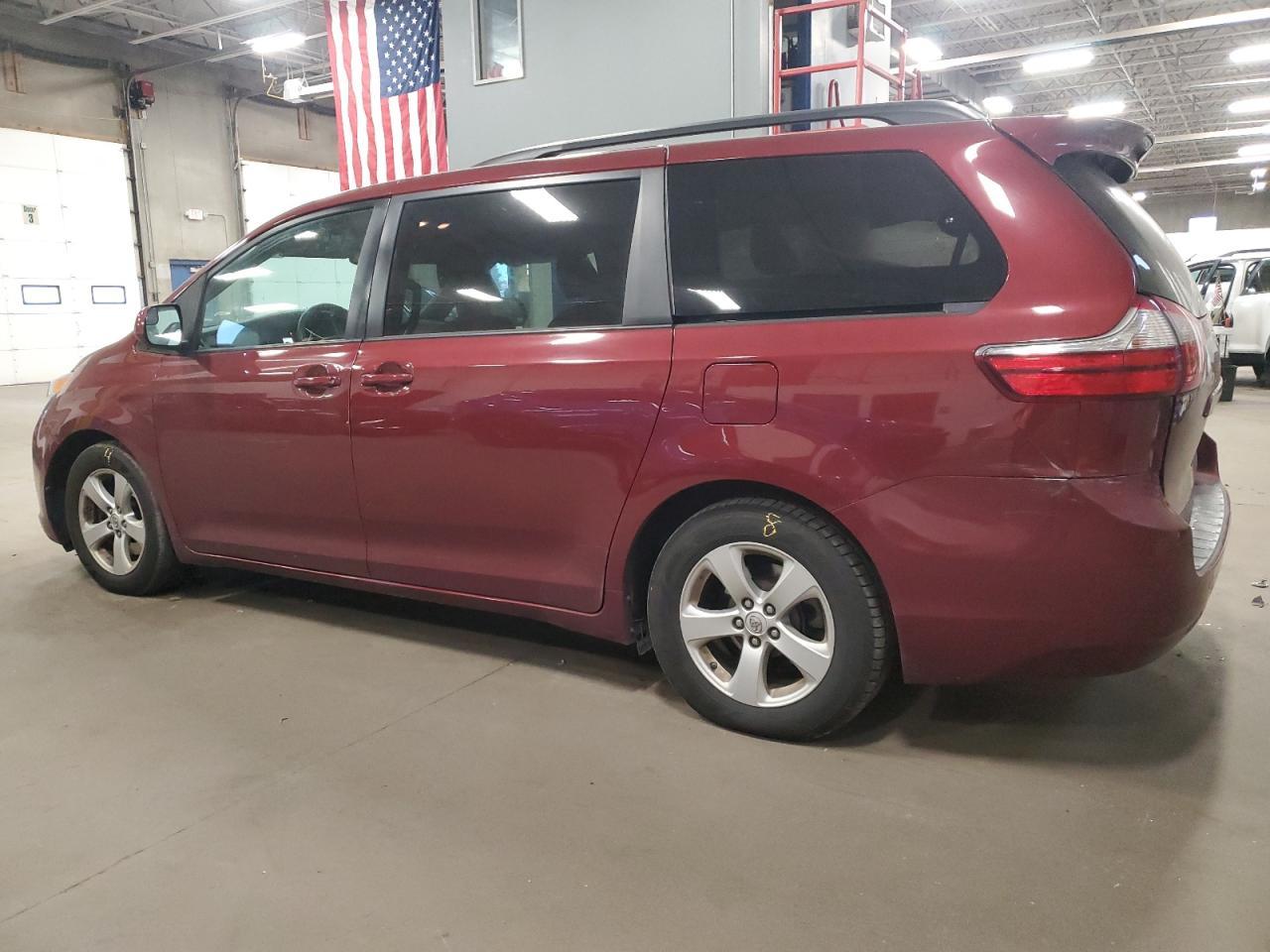2015 Toyota Sienna Le - Фото 2