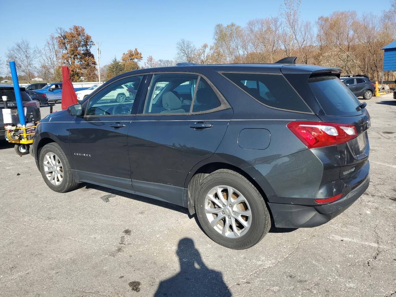 2018 Chevrolet Equinox Ls - Фото 2