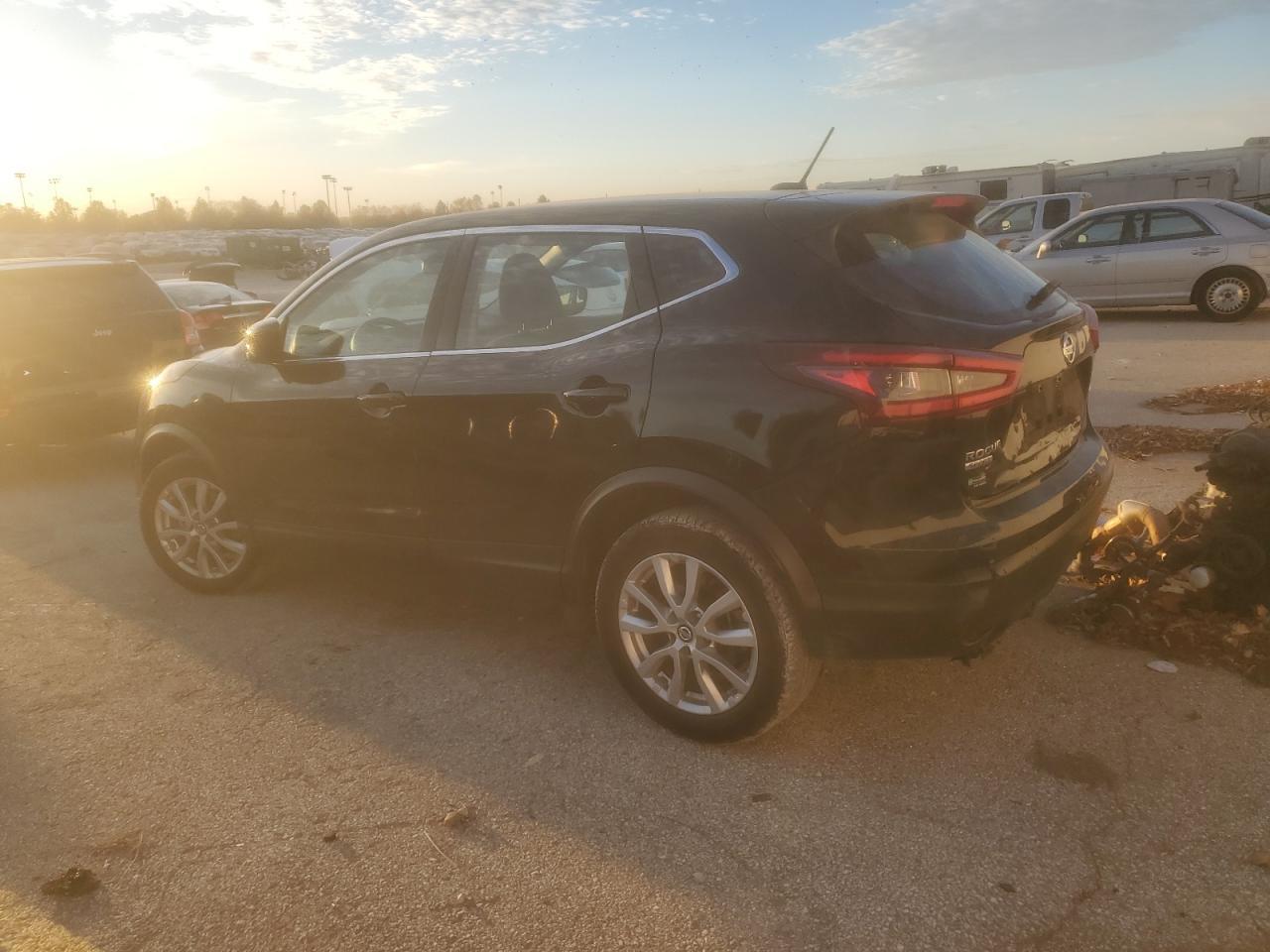 2021 Nissan Rogue Sport S - Фото 2