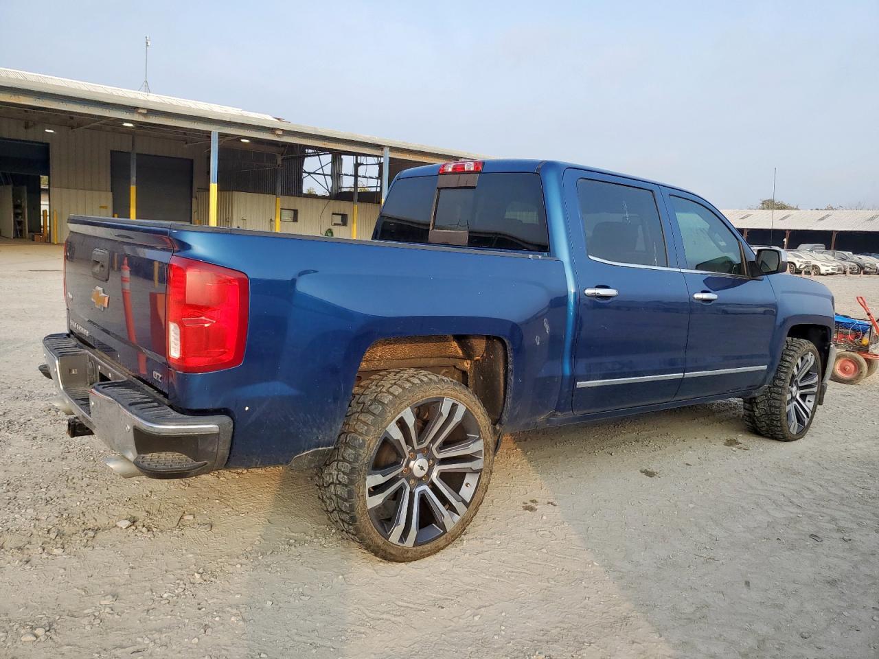 2017 Chevrolet Silverado C1500 Ltz - Image 3