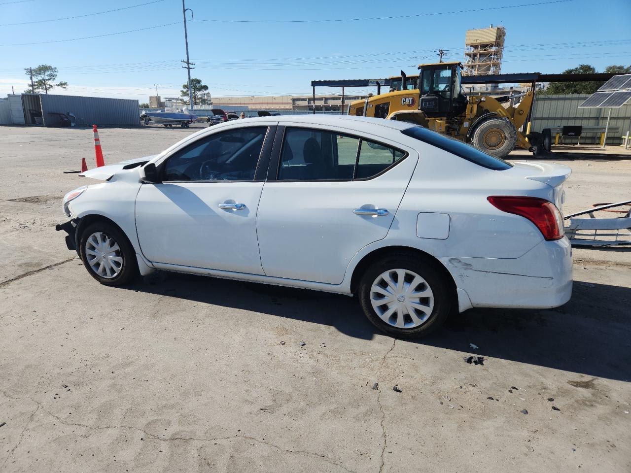 2016 Nissan Versa S - Фото 2