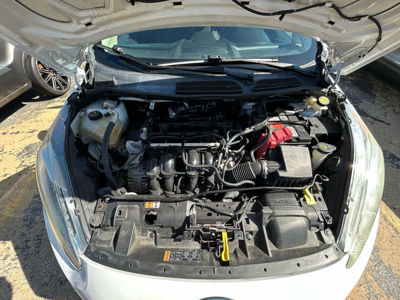 2015 Ford Fiesta Se - Фото 7