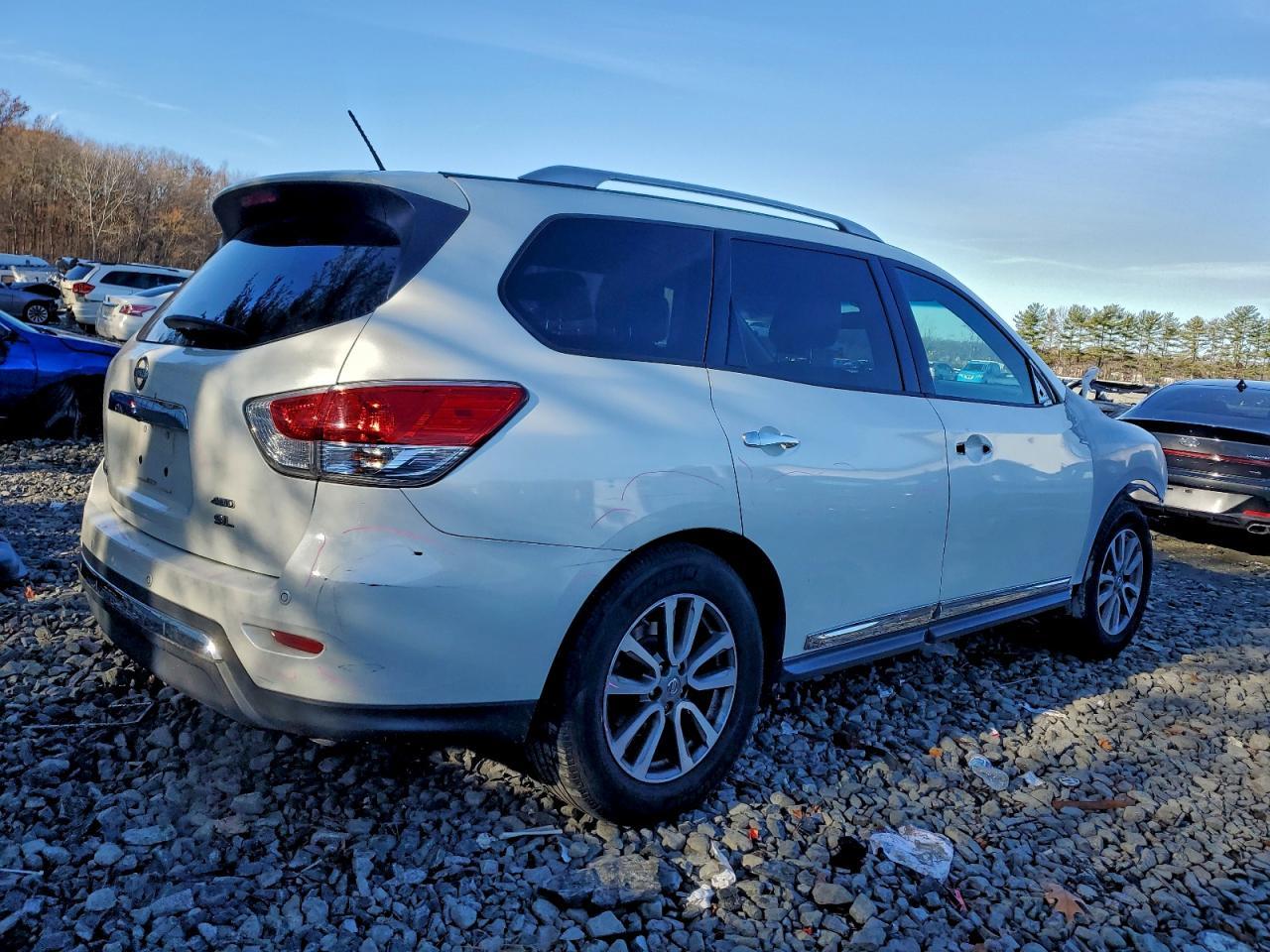 2015 Nissan Pathfinder S - Фото 3