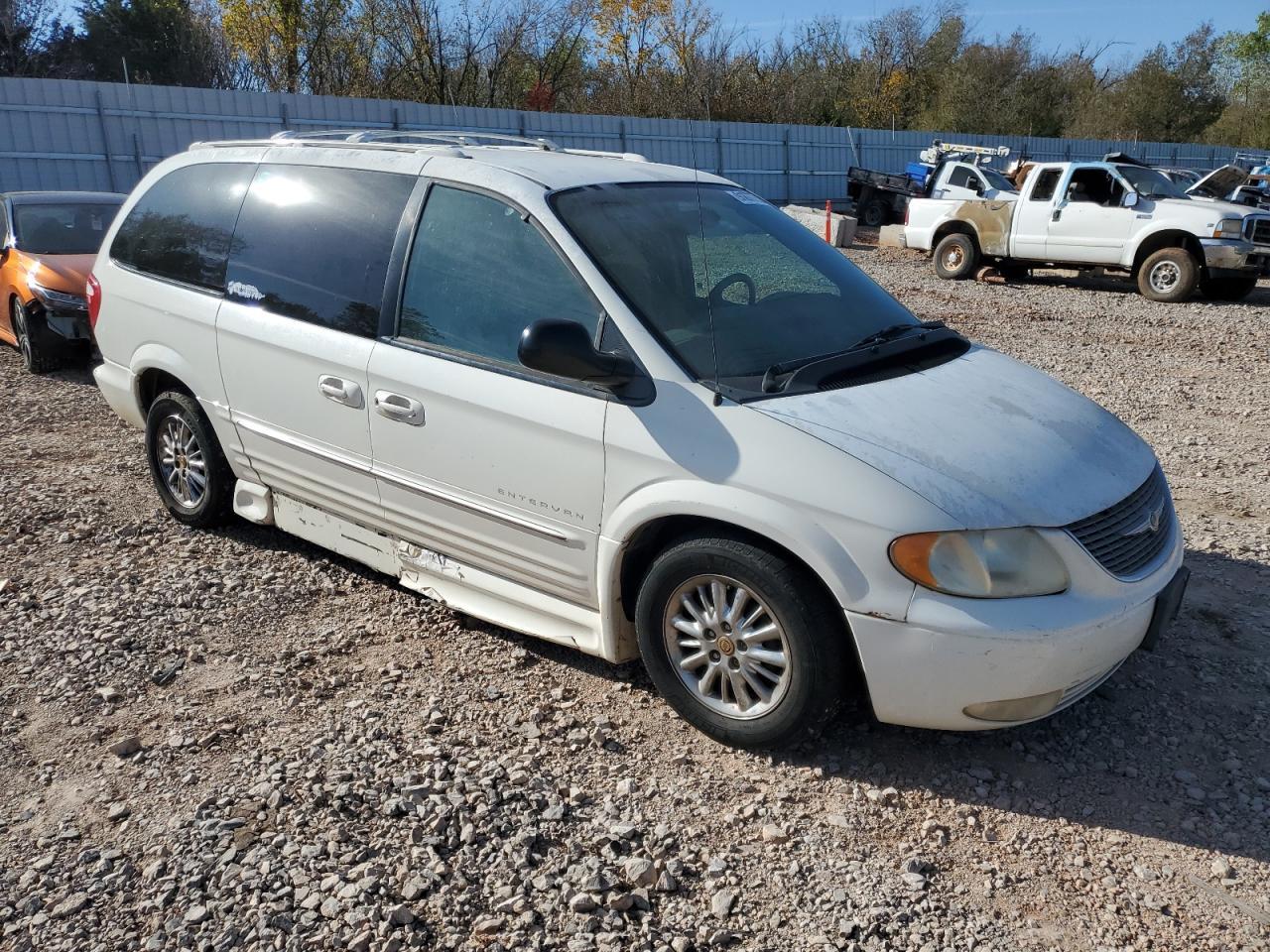 2002 Chrysler Town & Country Limited - Фото 4