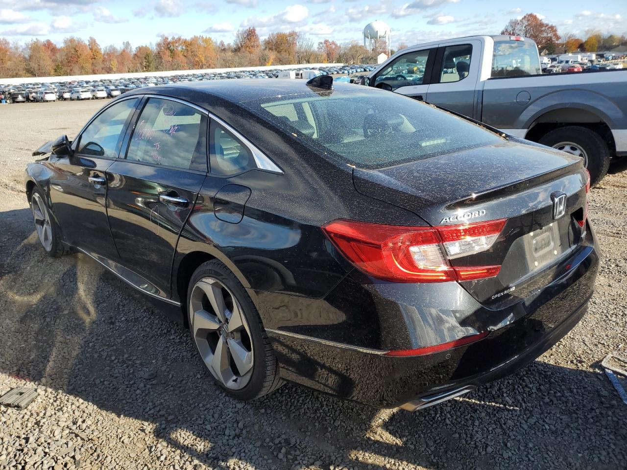 2018 Honda Accord Touring - Image 2