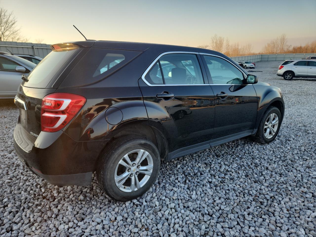 2016 Chevrolet Equinox Ls - Image 3