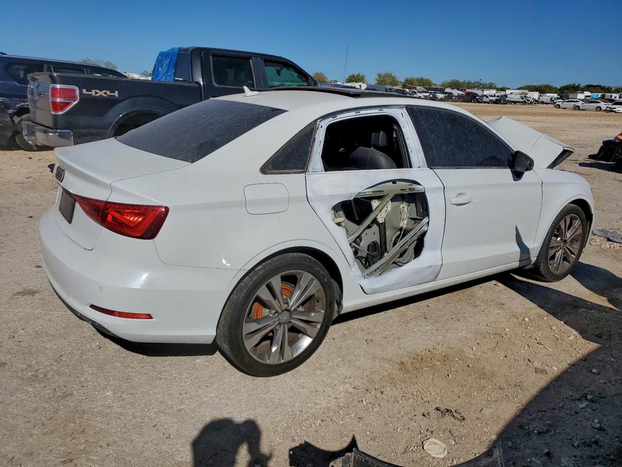 2016 Audi A3 Premium - Фото 3