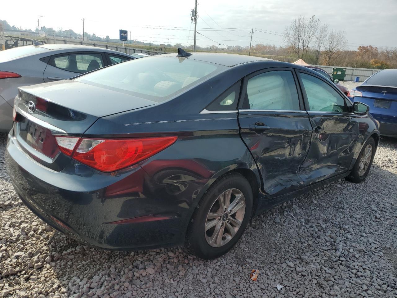 2011 Hyundai Sonata Gls - Image 3