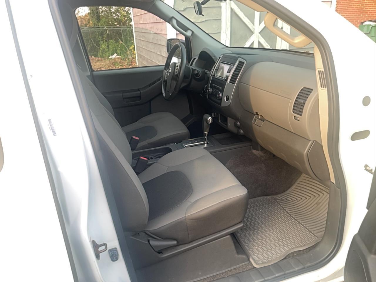 2015 Nissan Xterra X - Image 5