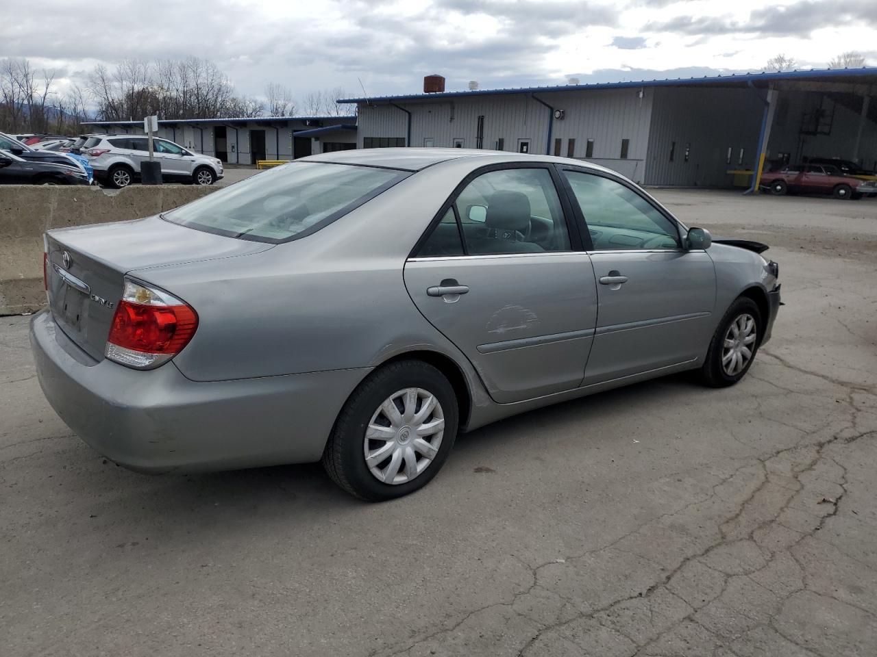 2005 Toyota Camry Le - Фото 3