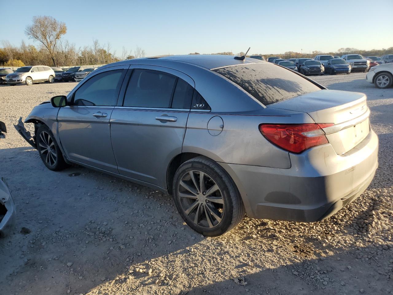 2013 Chrysler 200 Touring - Image 2