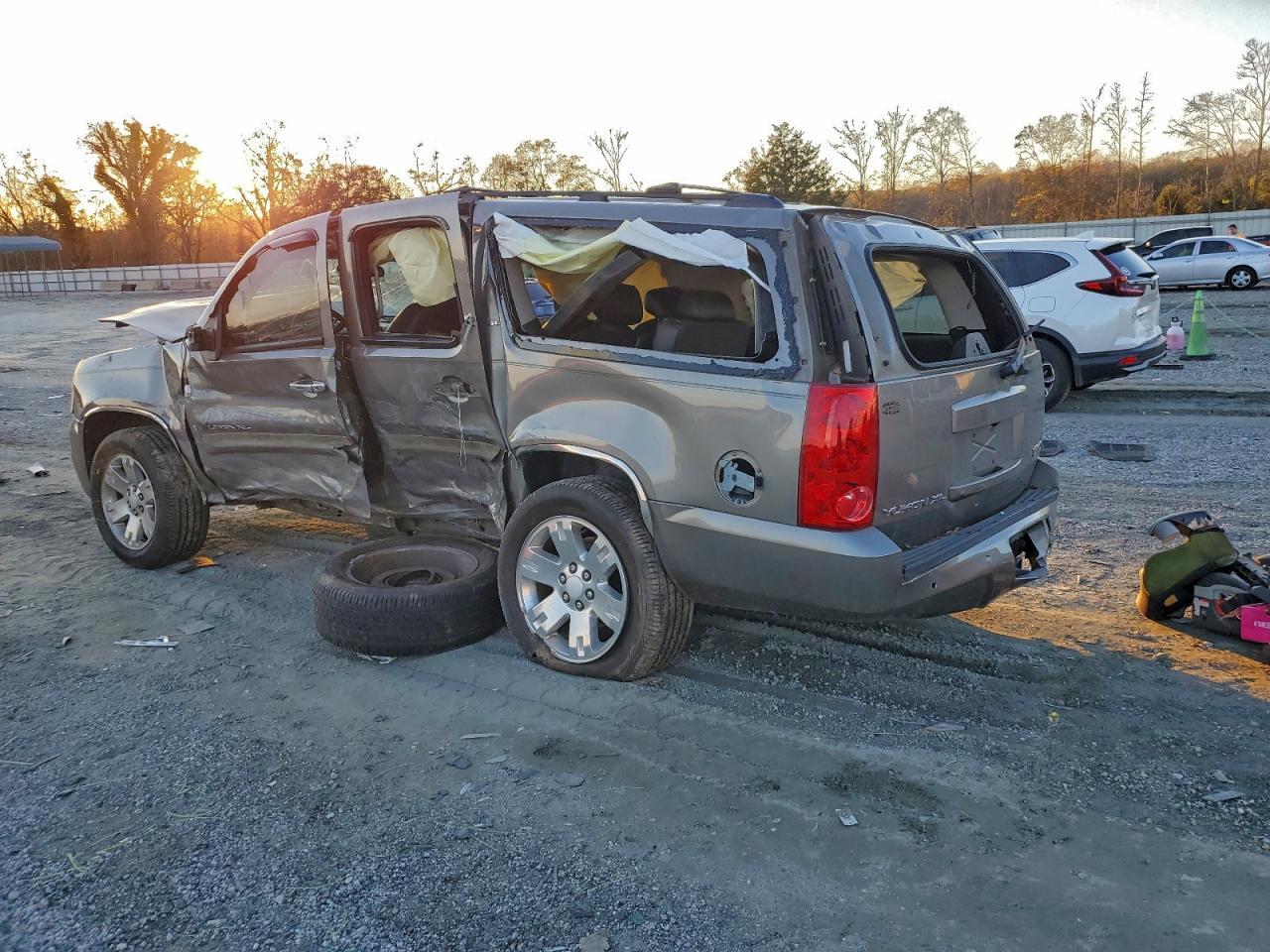 2007 GMC Yukon - Фото 2