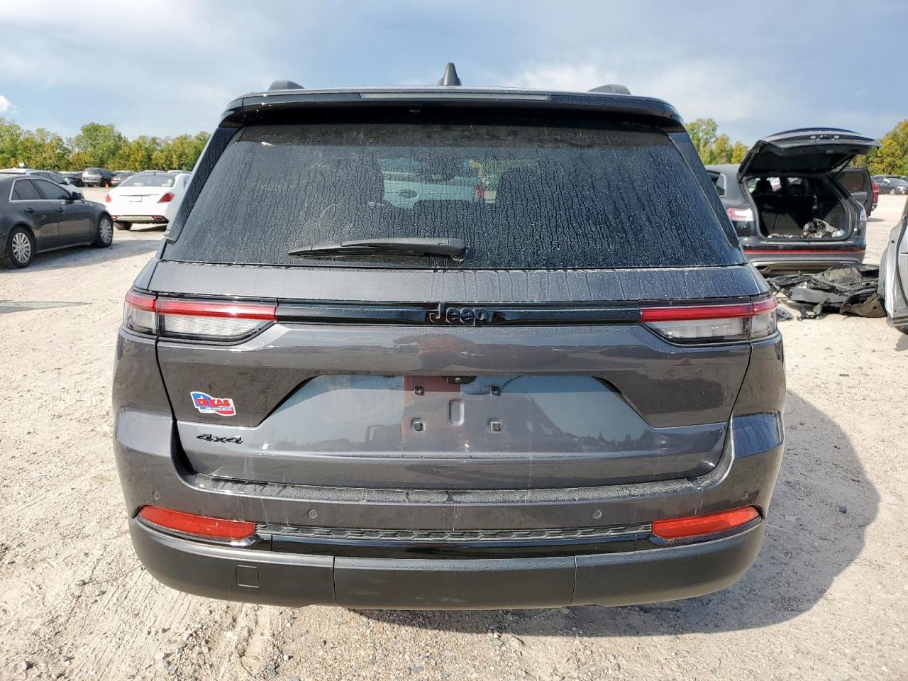 2023 Jeep Grand Cherokee Laredo - Image 6