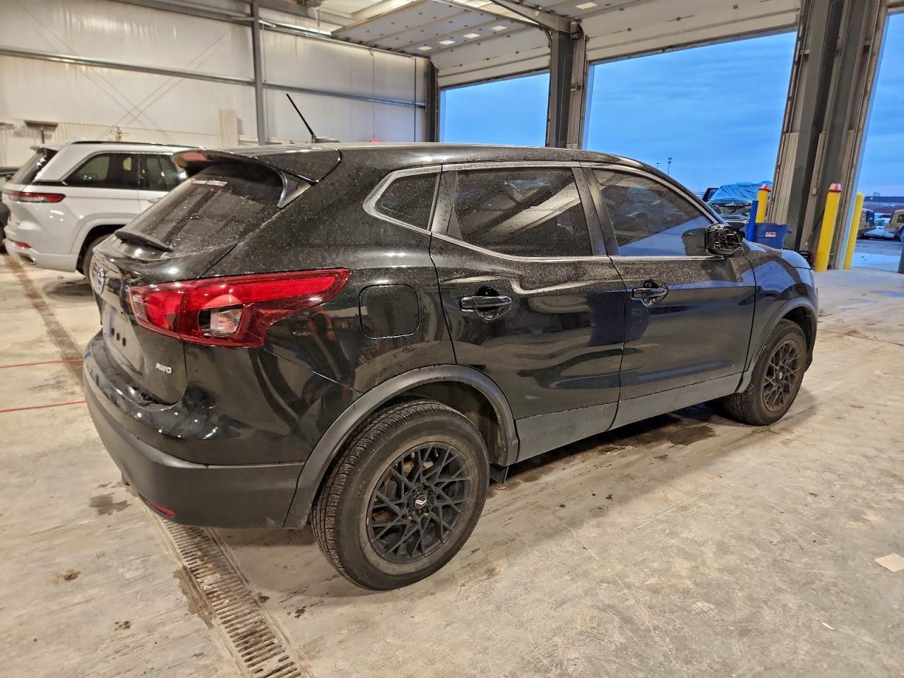 2018 Nissan Rogue Sport S - Image 3
