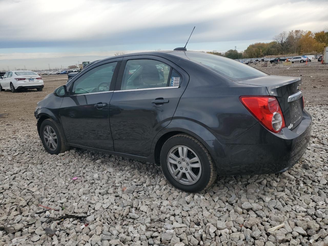 2015 Chevrolet Sonic Lt - Image 2