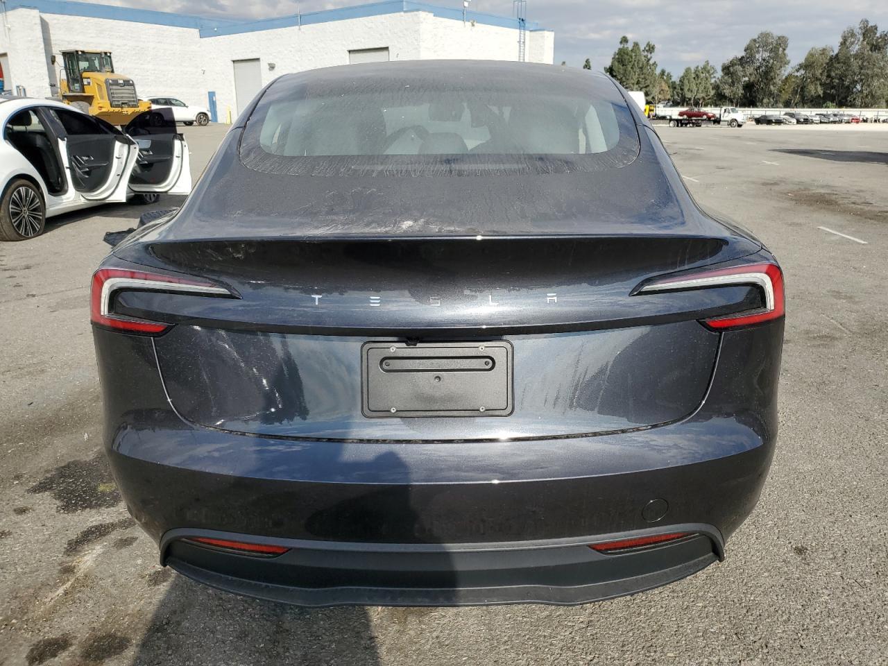 2025 Tesla Model 3 - Фото 6