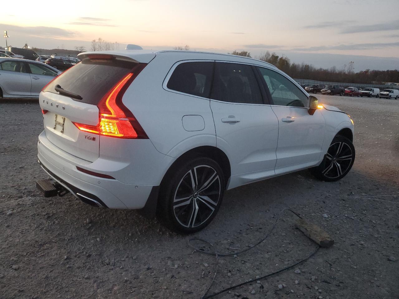 2019 Volvo Xc60 T6 R-Design - Image 3