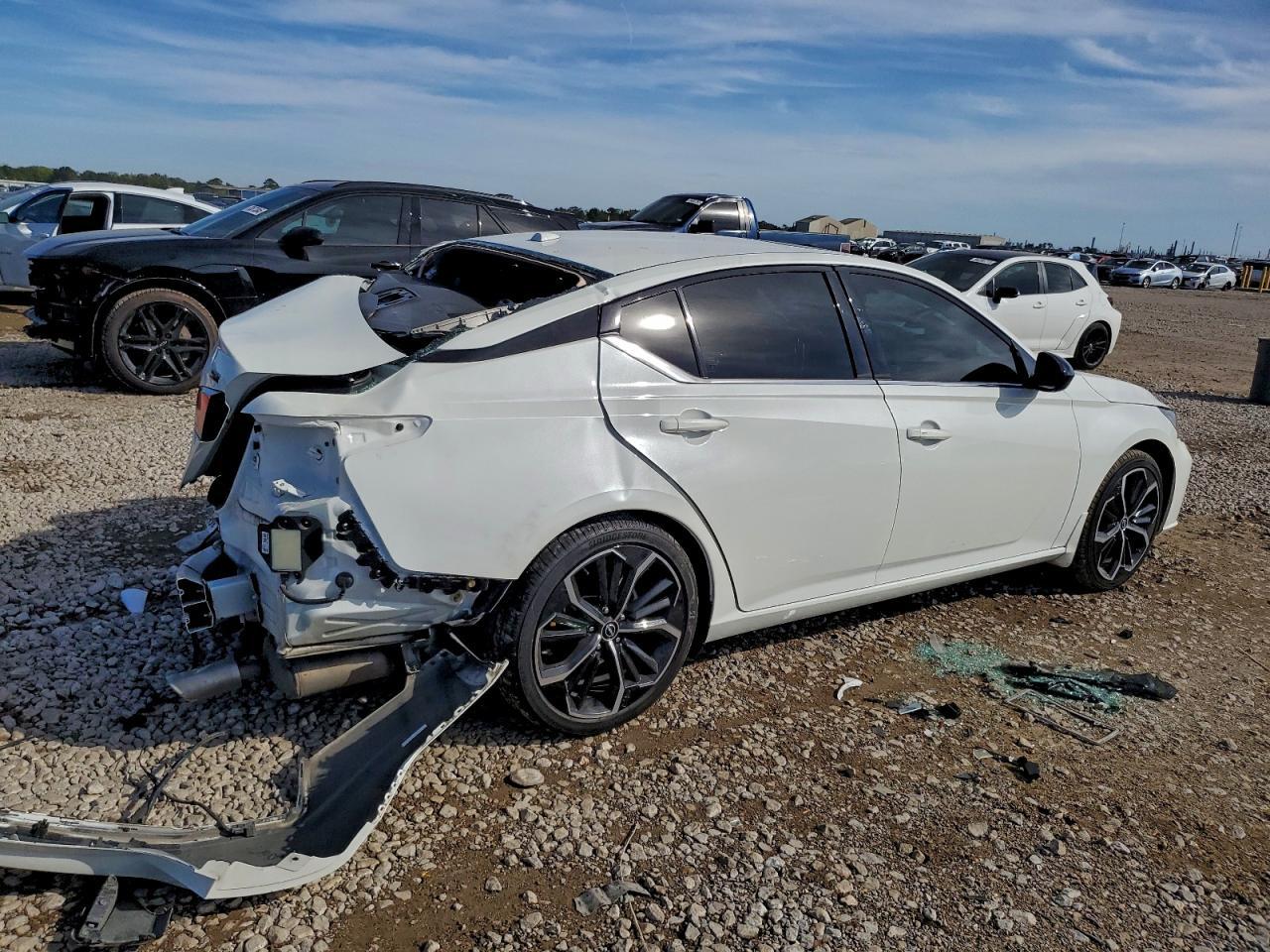 2024 Nissan Altima Sr - Фото 3