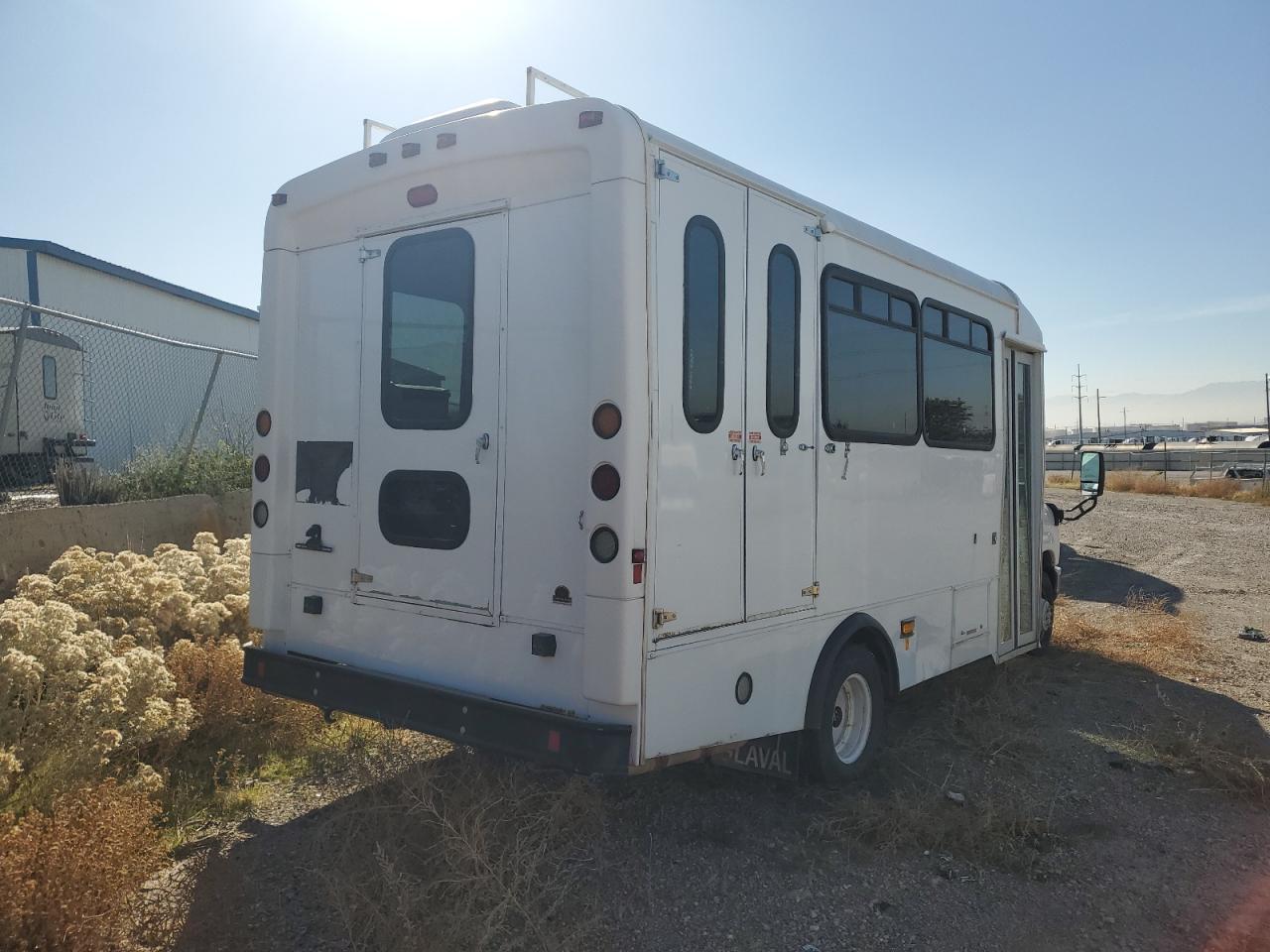 2016 Ford Econoline E450 Super Duty Cutaway Van - Фото 4