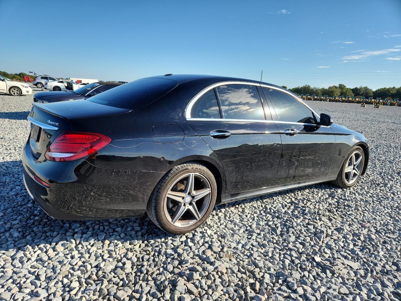 2017 Mercedes-Benz E 300 4Matic - Фото 3
