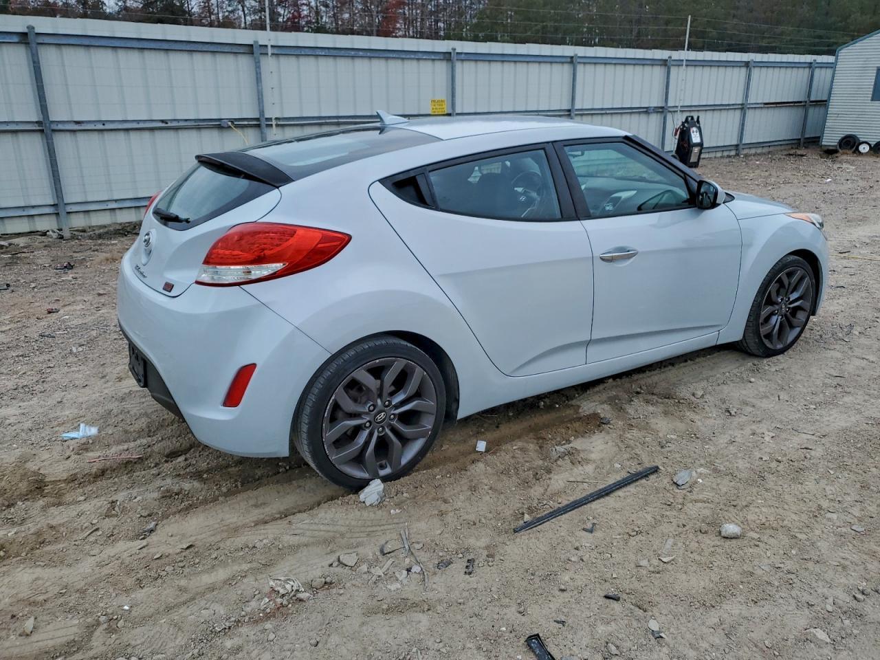 2015 Hyundai Veloster - Фото 3