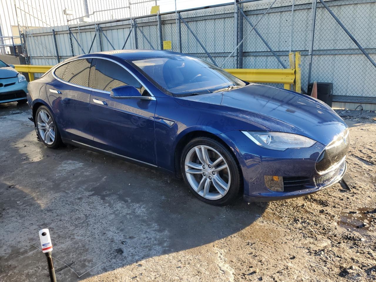 2015 Tesla Model S 90D - Фото 4