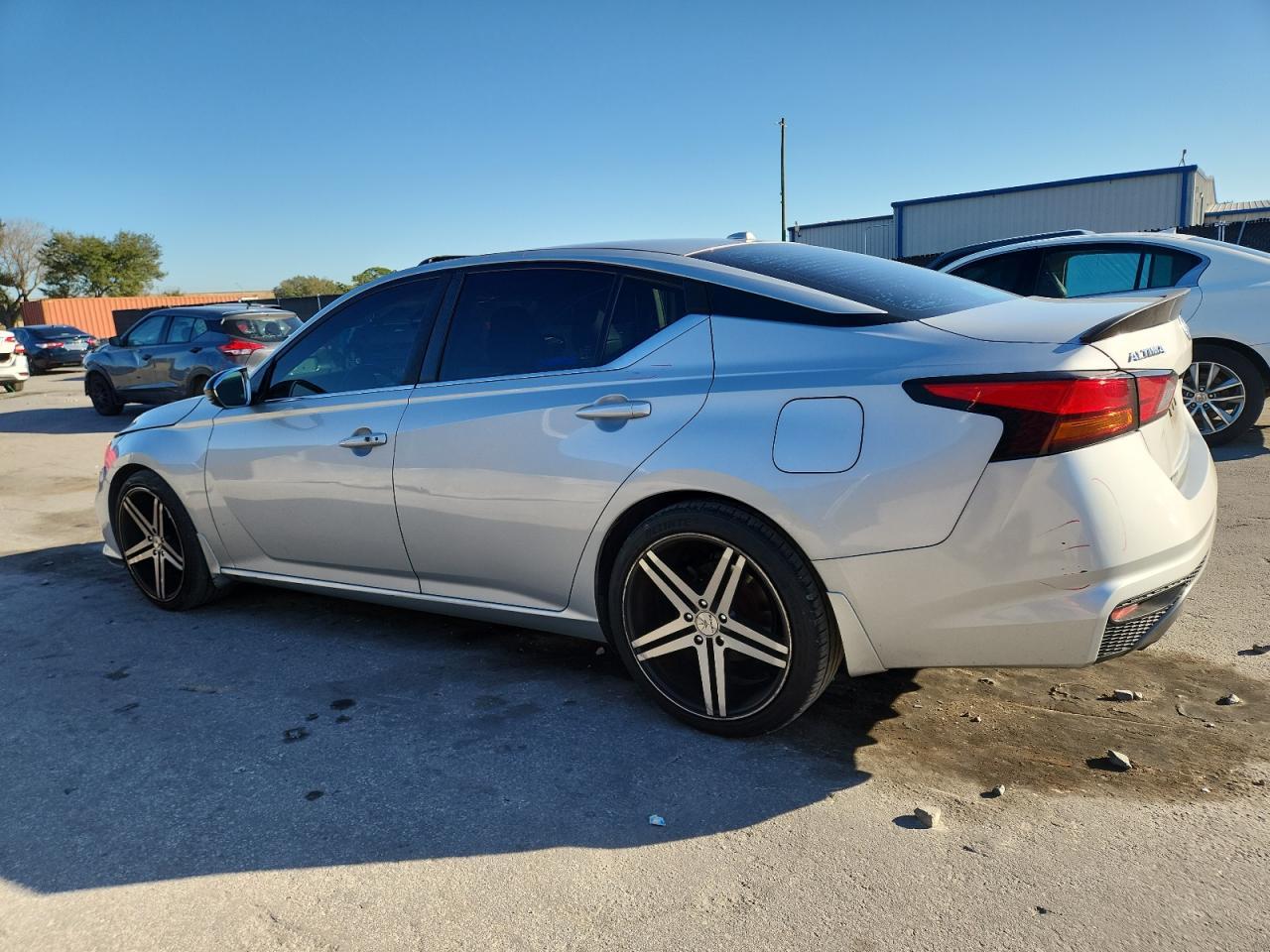 2019 Nissan Altima Sr - Фото 2