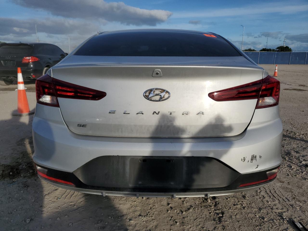 2019 Hyundai Elantra Se - Image 6